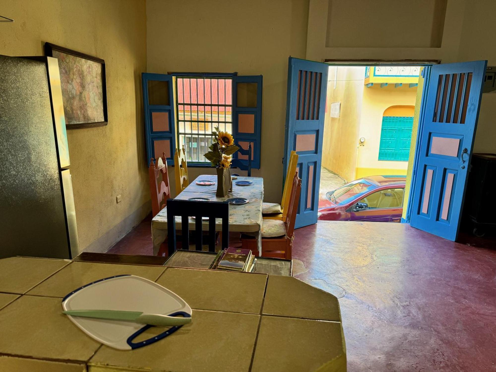 Hostal Los Girasoles By Hostal Inn フローレス エクステリア 写真