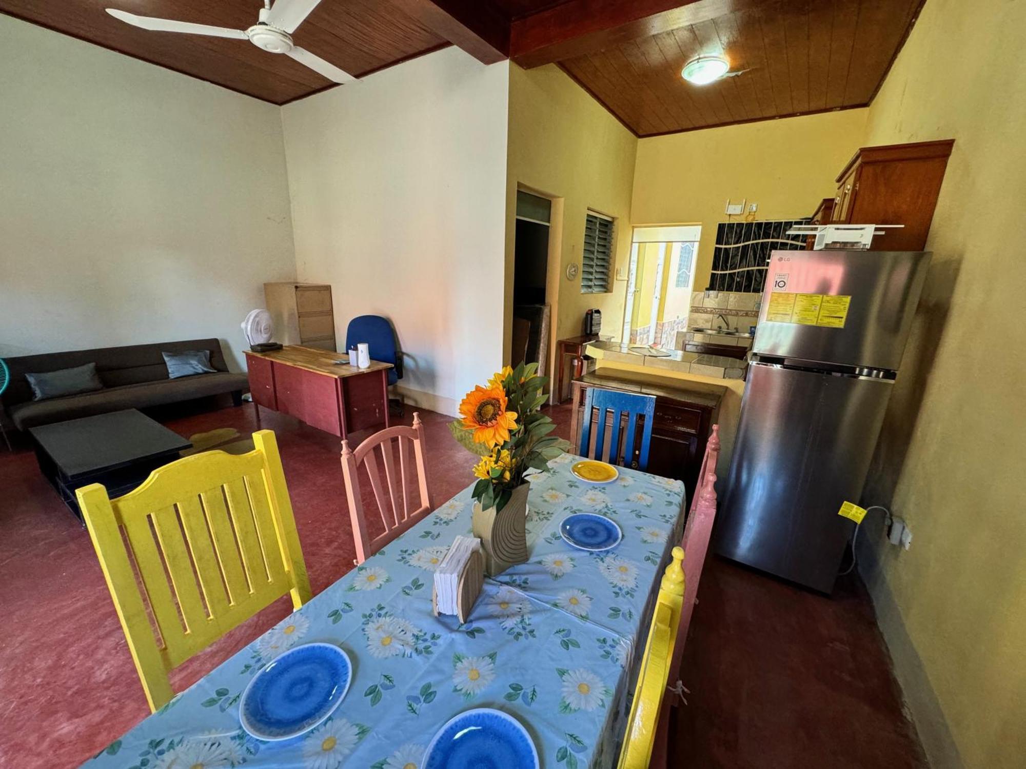 Hostal Los Girasoles By Hostal Inn フローレス エクステリア 写真