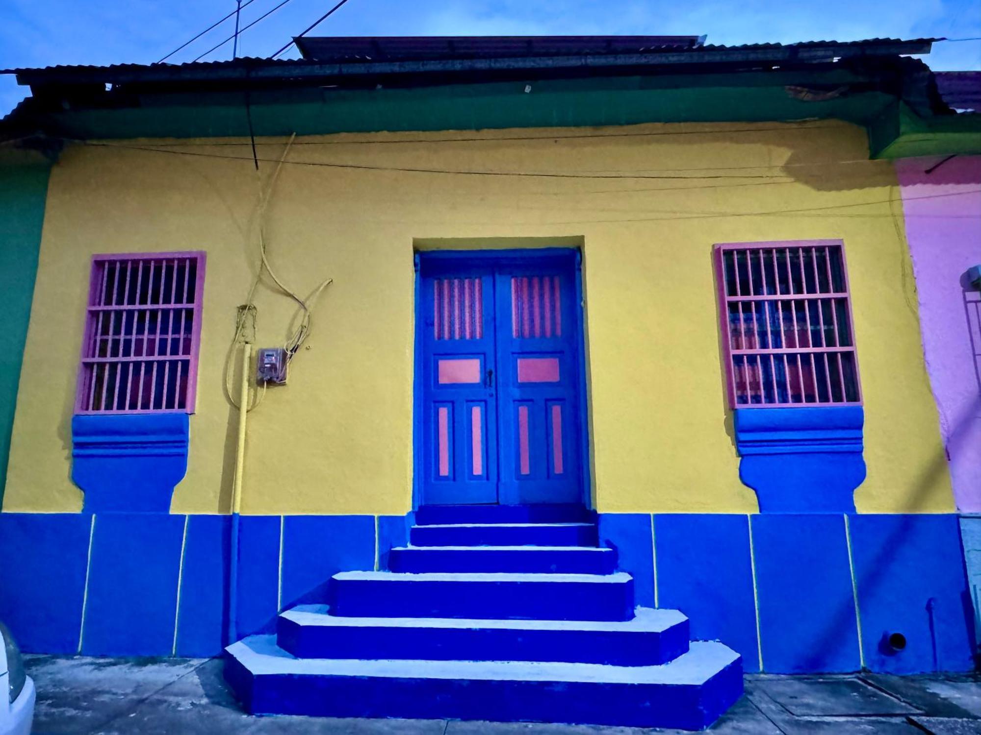 Hostal Los Girasoles By Hostal Inn フローレス エクステリア 写真