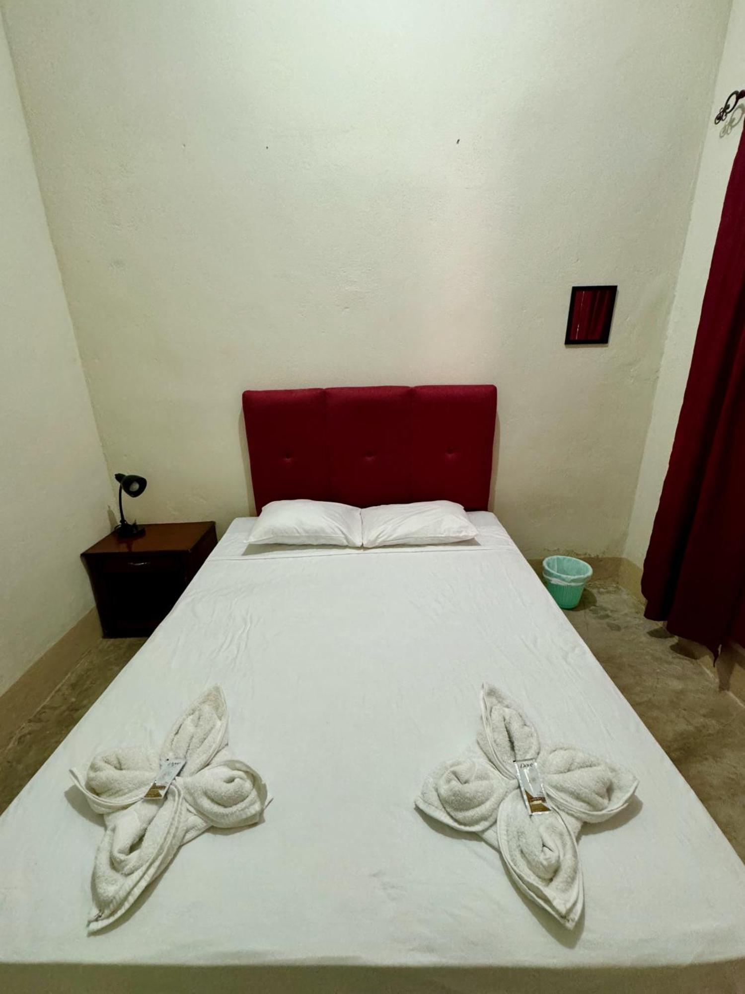 Hostal Los Girasoles By Hostal Inn フローレス エクステリア 写真
