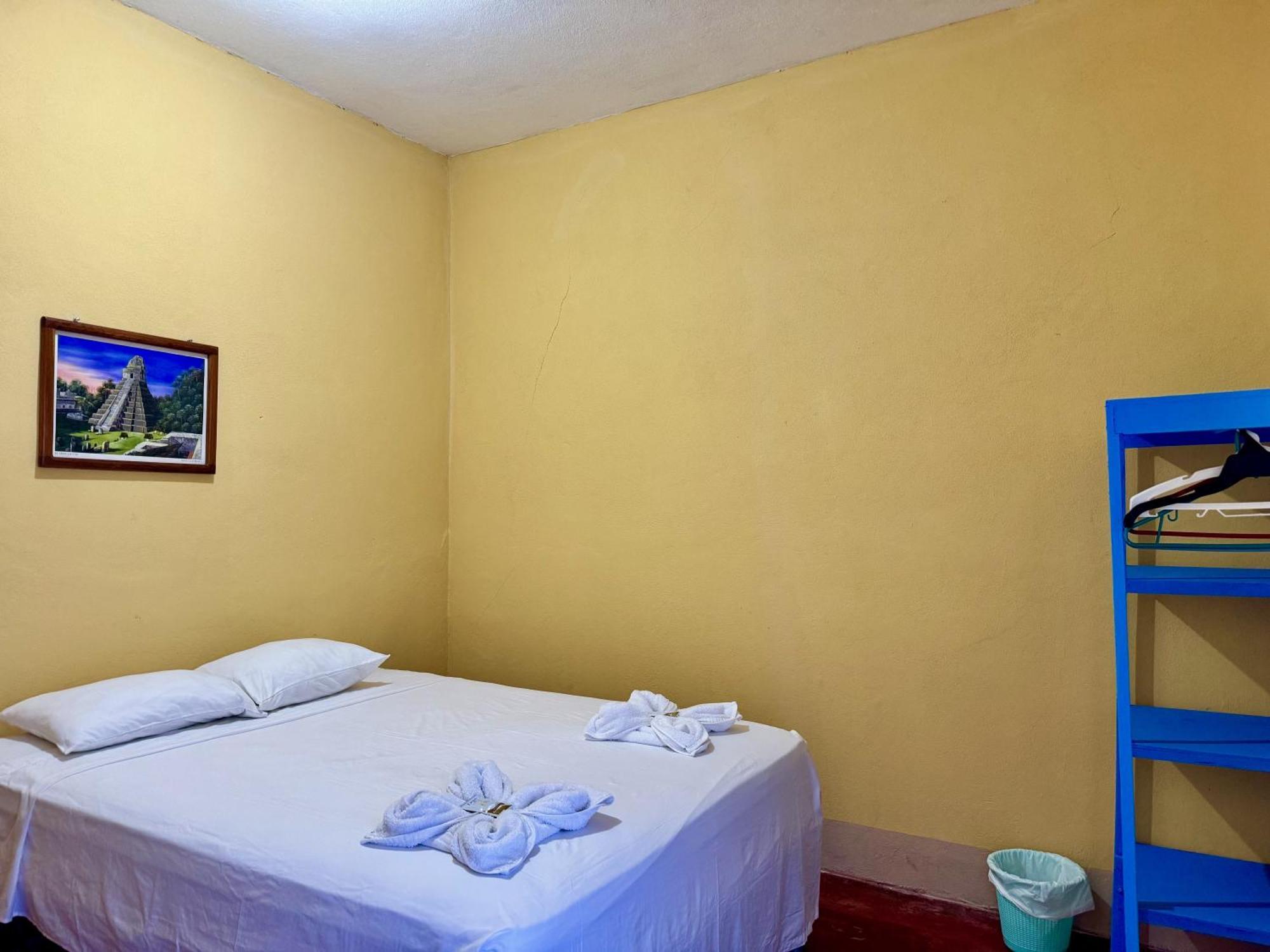 Hostal Los Girasoles By Hostal Inn フローレス エクステリア 写真
