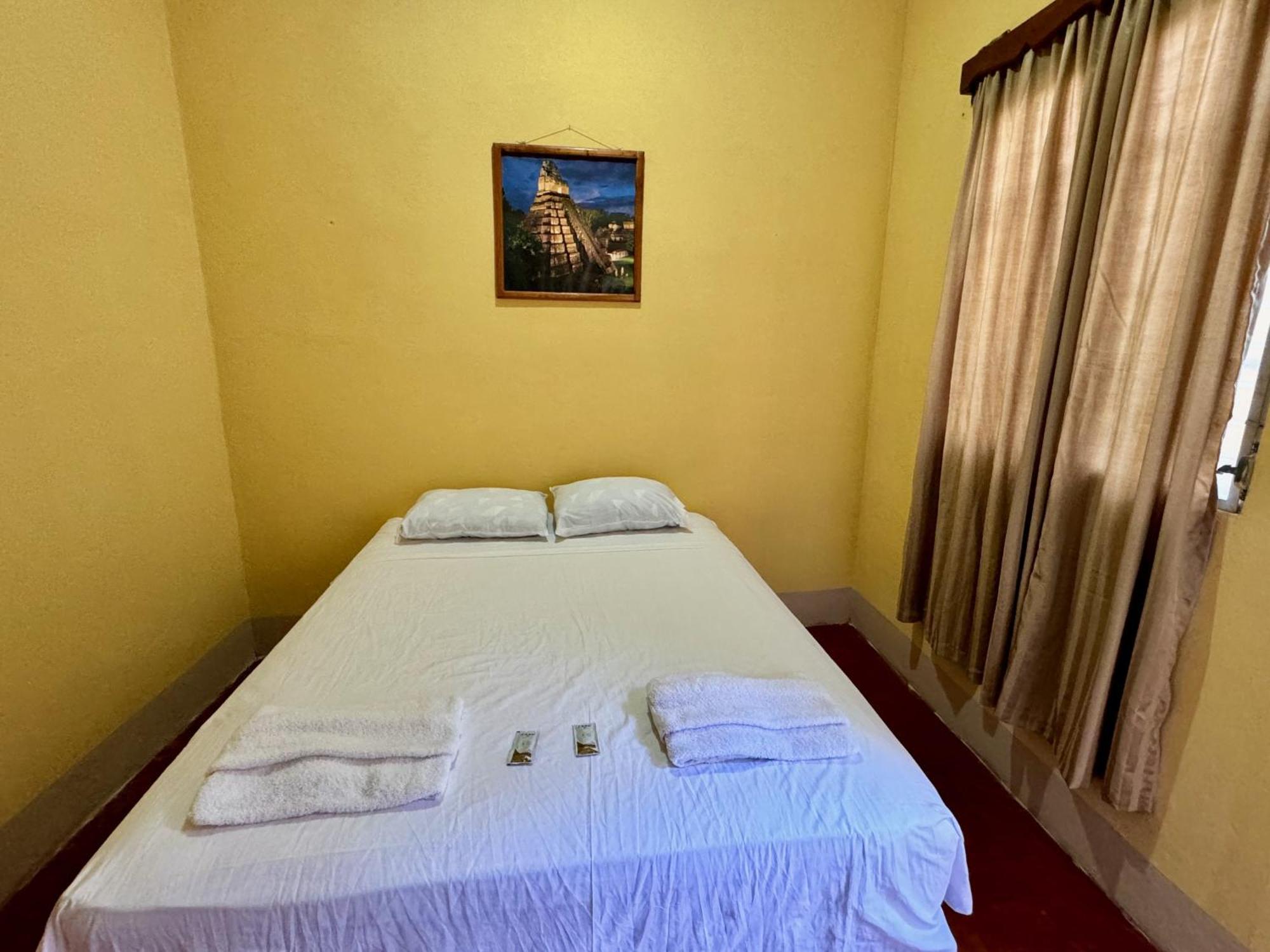 Hostal Los Girasoles By Hostal Inn フローレス エクステリア 写真