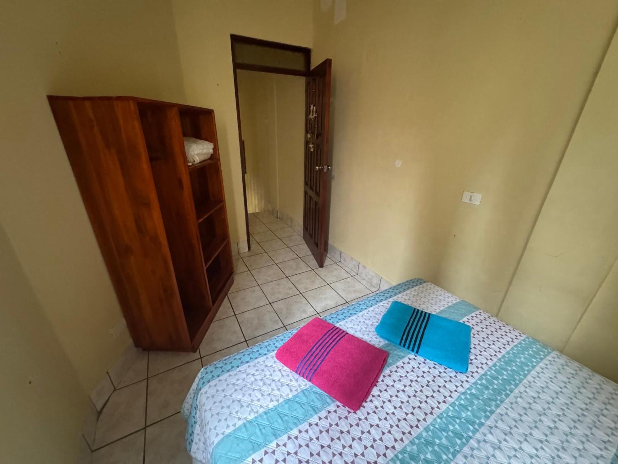 Hostal Los Girasoles By Hostal Inn フローレス エクステリア 写真