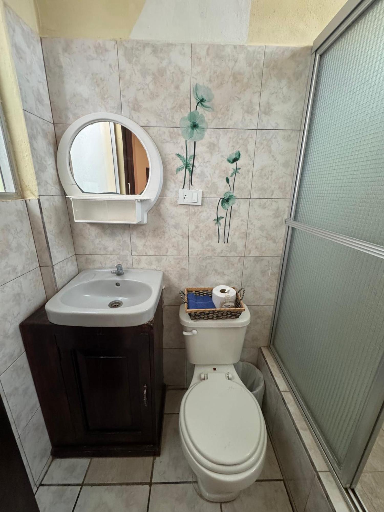 Hostal Los Girasoles By Hostal Inn フローレス エクステリア 写真